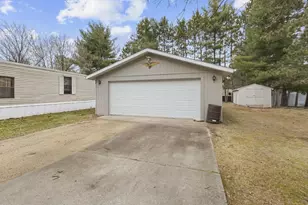 226 E Lohrville Ave, Redgranite, WI 54970 - Photo 7