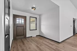 378 Pauls Pl, Oshkosh, WI 54904 - Photo 15