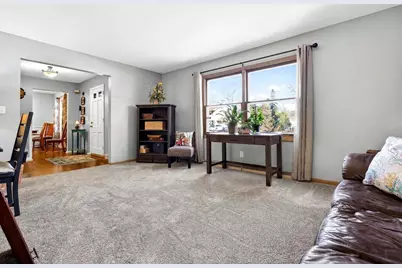 611 Chatham Court, Neenah, WI 54956 - Photo 5