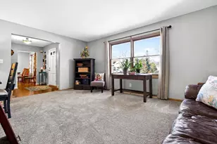 611 Chatham Ct, Neenah, WI 54956 - Photo 5