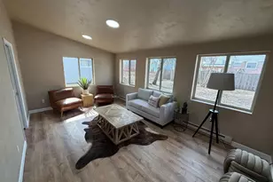 745 Carver Ln, Menasha, WI 54952 - Photo 11