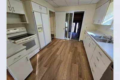 217 E Center Street, Shawano, WI 54166 - Photo 5