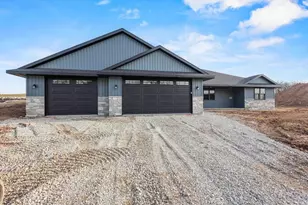 3382 Largo Ridge Ct, Green Bay, WI 54311 - Photo 7