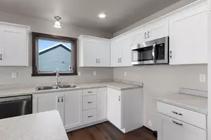 1621 Frontier Rd, Luxemburg, WI 54217 - Photo 7