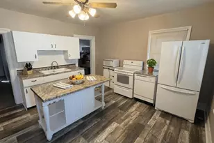 636 W 7th Ave, Oshkosh, WI 54902 - Photo 7