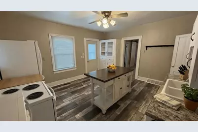 636 W 7th Avenue, Oshkosh, WI 54902 - Photo 9