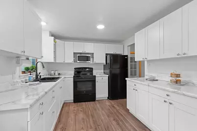 852 Raymond Street, Green Bay, WI 54304 - Photo 9