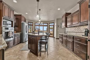 8065 Golden Primrose Cir, Neenah, WI 54956 - Photo 7