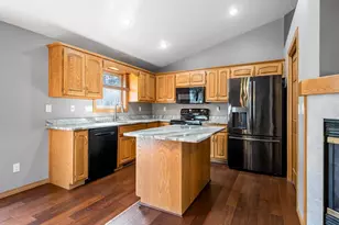 1843 Briarwood Ct, De Pere, WI 54115 - Photo 9