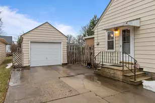 2436 Hickory Ln, Appleton, WI 54915 - Photo 3