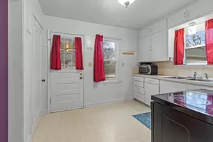 2436 Hickory Ln, Appleton, WI 54915 - Photo 13