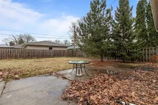 2436 Hickory Ln, Appleton, WI 54915 - Photo 5