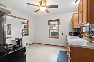 525 Dutton Ave, Green Bay, WI 54304 - Photo 9