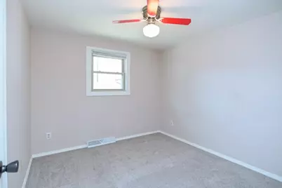 1024 Edgewood Drive, Green Bay, WI 54311 - Photo 11
