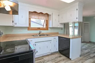1024 Edgewood Dr, Green Bay, WI 54311 - Photo 5
