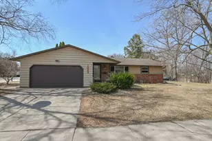 1024 Edgewood Dr, Green Bay, WI 54311 - Photo 1