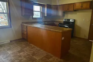 919 Bismarck Ave, Oshkosh, WI 54902 - Photo 3