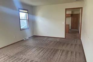 919 Bismarck Ave, Oshkosh, WI 54902 - Photo 5