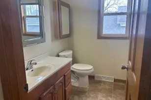 919 Bismarck Ave, Oshkosh, WI 54902 - Photo 7