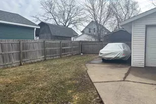 919 Bismarck Ave, Oshkosh, WI 54902 - Photo 21