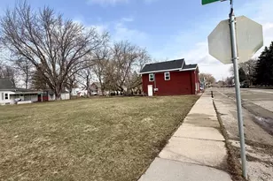 10 E Gruenwald Ave, Oshkosh, WI 54901 - Photo 1