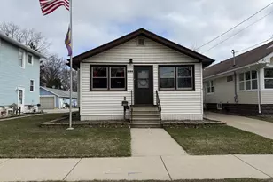 1046 Dousman St, Green Bay, WI 54303 - Photo 3