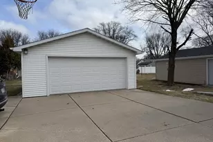 1046 Dousman St, Green Bay, WI 54303 - Photo 5