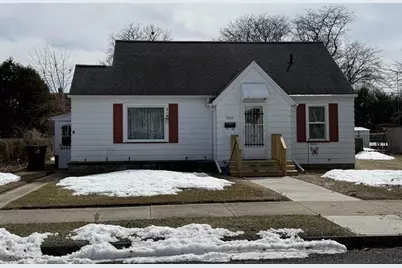 2113 17th Avenue, Menominee, MI 49858 - Photo 1