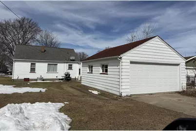 2113 17th Avenue, Menominee, MI 49858 - Photo 3