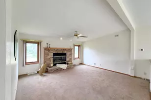 5235 Chesapeake Ct, Oshkosh, WI 54901 - Photo 7