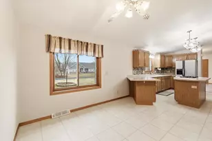 5235 Chesapeake Ct, Oshkosh, WI 54901 - Photo 9