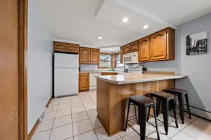 741 Parkview Rd, Green Bay, WI 54304 - Photo 5