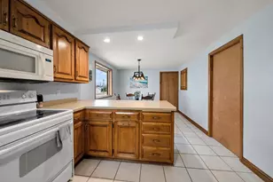 741 Parkview Rd, Green Bay, WI 54304 - Photo 7