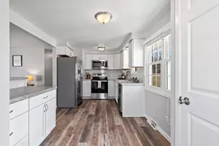 1914 Lilac Ln, Green Bay, WI 54302 - Photo 11