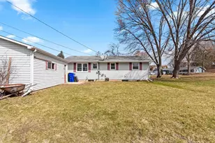 1914 Lilac Ln, Green Bay, WI 54302 - Photo 27