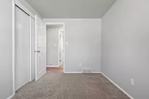 1914 Lilac Ln, Green Bay, WI 54302 - Photo 17