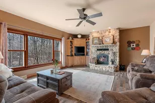 1055 Zacher Dr, Oshkosh, WI 54901 - Photo 9