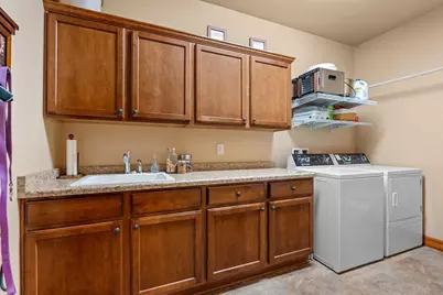 1055 Zacher Drive, Oshkosh, WI 54901 - Photo 21