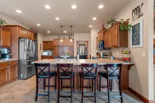 1055 Zacher Dr, Oshkosh, WI 54901 - Photo 7