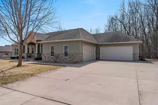 1055 Zacher Dr, Oshkosh, WI 54901 - Photo 31