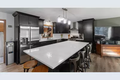 909 Brookwood Court, Oshkosh, WI 54902 - Photo 9