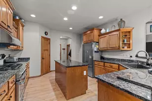 4231 Westview Ln, Oshkosh, WI 54904 - Photo 9