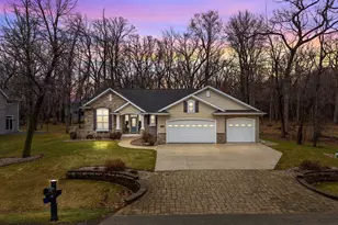 4231 Westview Ln, Oshkosh, WI 54904 - Photo 1