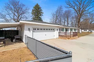 W5184 Shady Ln, Shawano, WI 54166 - Photo 9