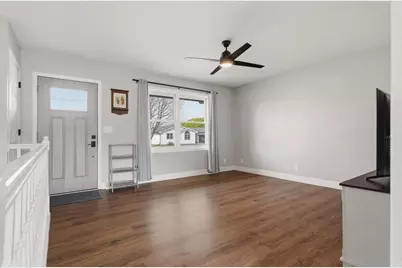 3011 S Pleasant Drive, Holmen, WI 54636 - Photo 3