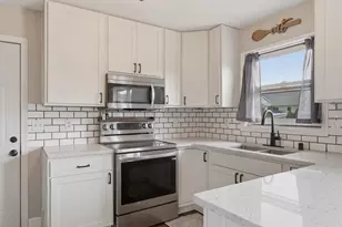 3011 S Pleasant Dr, Holmen, WI 54636 - Photo 11