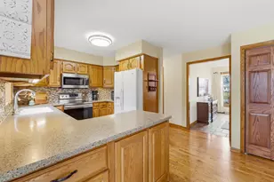 1838 Westbreeze Dr, Oshkosh, WI 54904 - Photo 3