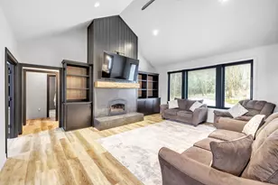 3907 Trappers Bend Ct, Green Bay, WI 54313 - Photo 5