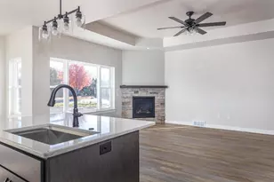 1009 Lotus Trail, Menasha, WI 54952 - Photo 7