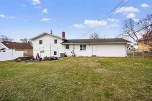 944 Duchateau Ave, Green Bay, WI 54304 - Photo 5